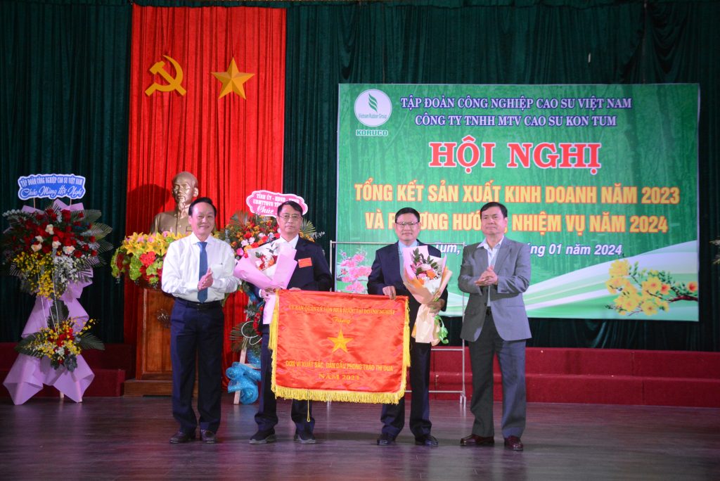 Thu nhập người lao động Cao su Kon Tum trên 10 triệu đồng/người/tháng